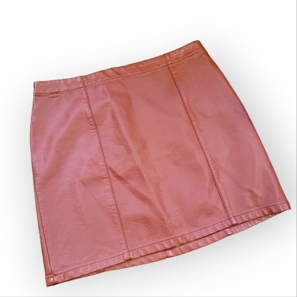 Forever 21 Faux Leather Camel Color Mini Skirt Size Medium - Picture 10 of 10